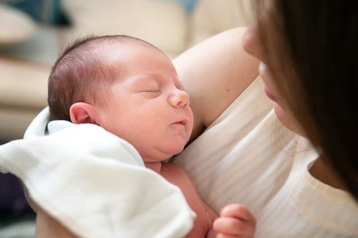 10 Comfortable Breastfeeding Positions for You and Your Baby